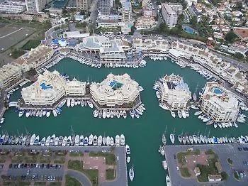 Puerto Marina Beach And Golf 贝纳尔马德纳